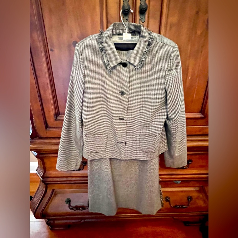 Absolutely Gorgeous Houndstooth Thin Wool Suit. T… - image 1